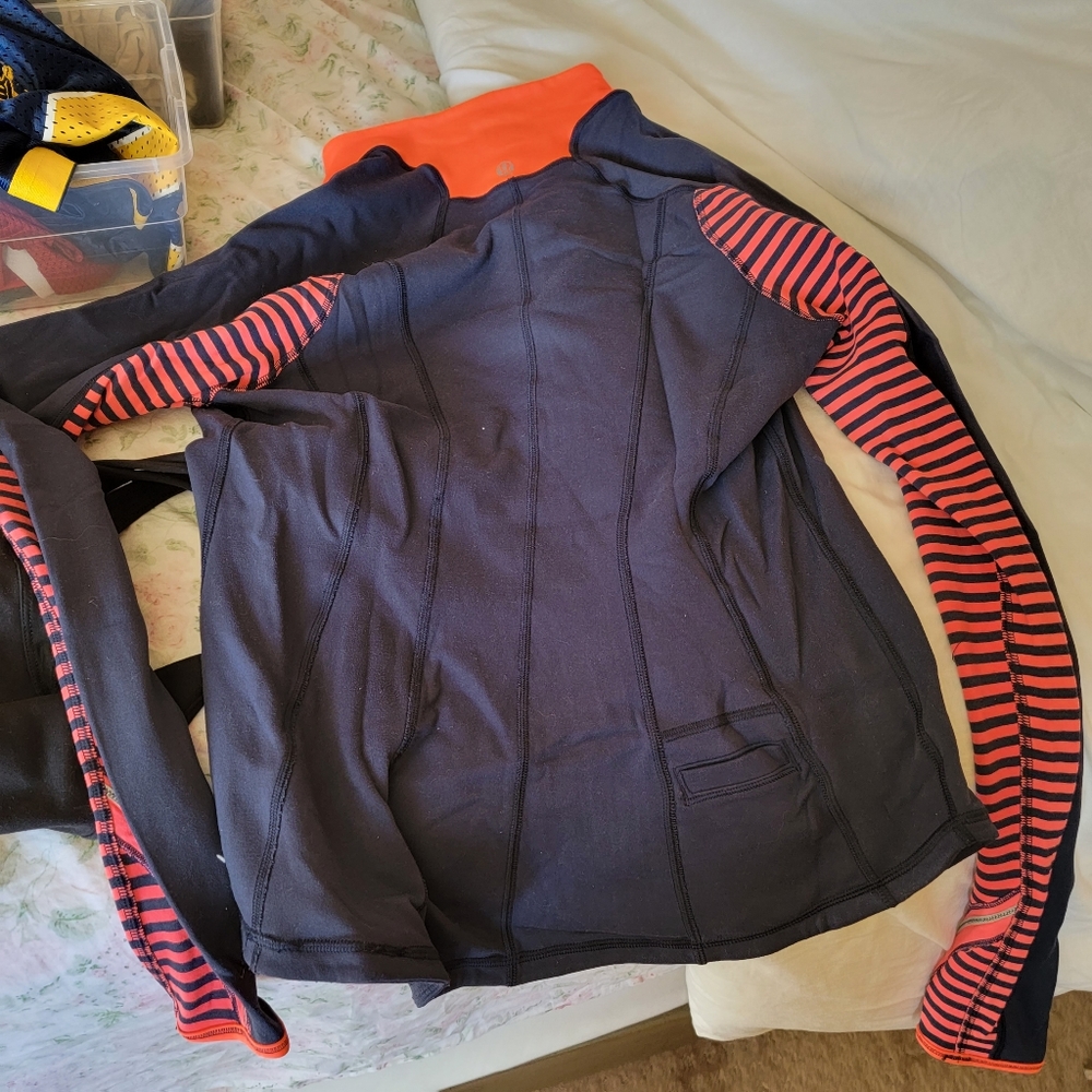 Lululemon - Picture 4 of 5